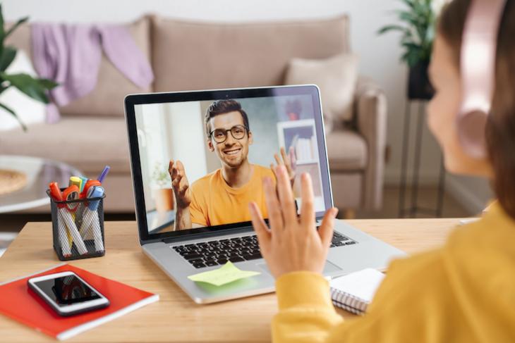 Student practicing English online